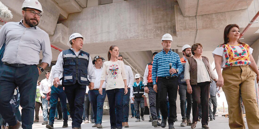 La presidenta Claudia Sheinbaum, junto con la gobernadora del Edomex, Delfina Gómez (2.a de der a izq.) y la Jefa de Gobierno, Clara Brugada (der.), ayer, en recorrido por la obra del Metro Observatorio.
