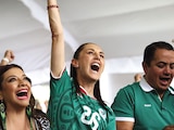 SHEINBAUM,
Brugada y
Janecarlo Lozano,
ayer, en
el deportivo
Los Galeana.