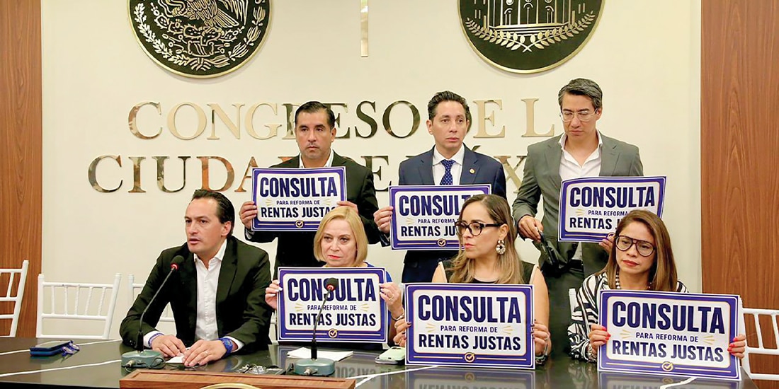 DIPUTADAS Y DIPUTADOS del PAN, ayer, en una conferencia sobre la iniciativa.