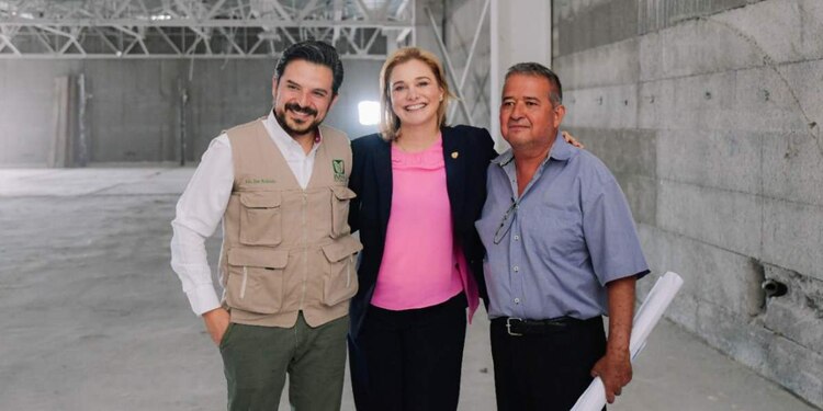 El director general del IMSS, Zoé Robledo, tomó protesta a los integrantes de esta agrupación de la sociedad civil.