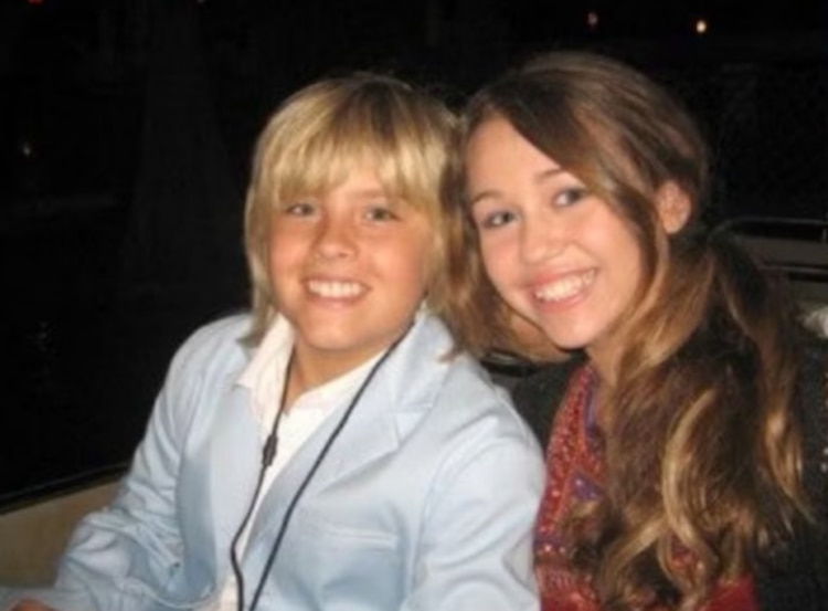 Miley Cyrus y Dylan Sprouse en el 2006