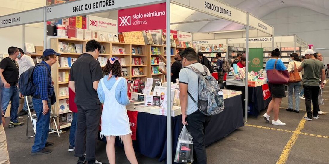 Stand de Siglo XXI Editores, en la Fiesta del Libro y la Rosa, en abril pasado.