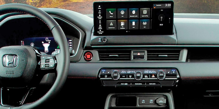 El clúster digital muestra tacómetro, velocímetro, computadora de viaje, etc.