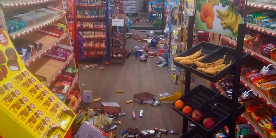 Una tienda de Sparta, Carolina del Norte, tras el impacto del sismo.