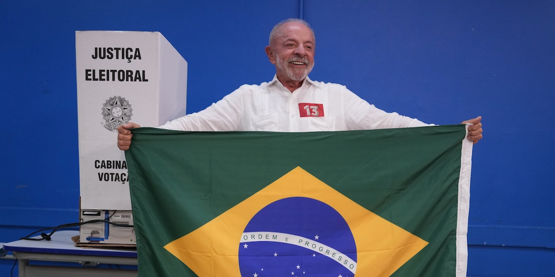 Luiz Inácio Lula da Silva, durante su acto de votación