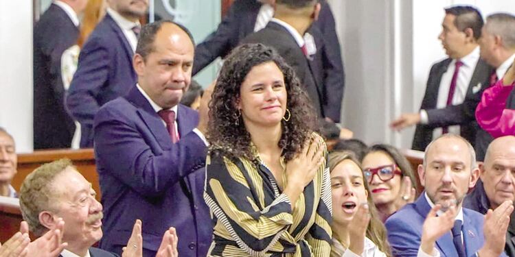 La dirigente nacional de Morena, Luisa Alcalde, asistió al Congreso capitalino.