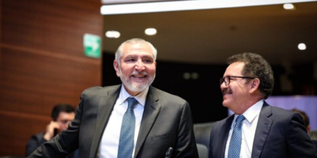 Los senadores morenistas Adán Augusto López (izq.) e Ignacio Mier, ayer.