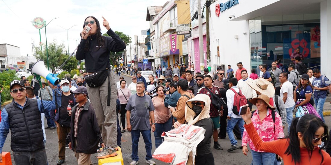 Maestros disidentes de la CNTE se manifestaron ayer, en Morelia.