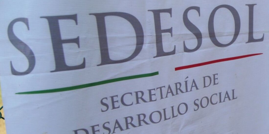 El juez prohibió que ambos exfuncionarios puedan salir del país sin autorización.