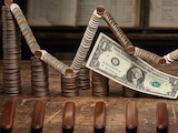 Volatilidad lleva al peso a mejor nivel en 27 meses