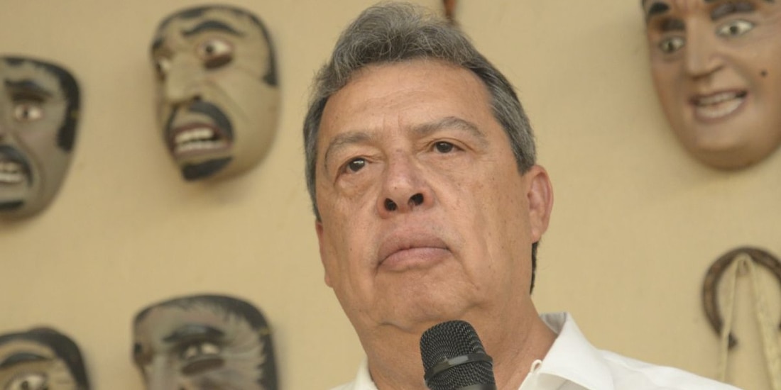 Un juez dictó prisión preventiva oficiosa al exgobernador de Guerrero acusado de ocultar evidencia en el caso Ayotzinapa.