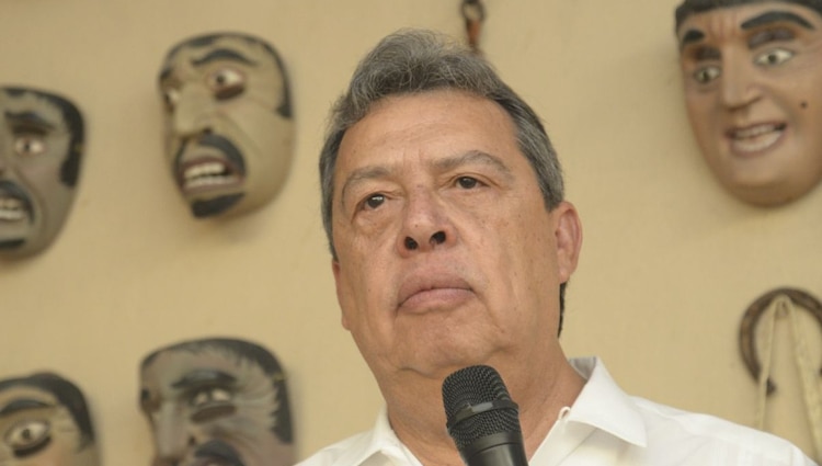 Un juez dictó prisión preventiva oficiosa al exgobernador de Guerrero acusado de ocultar evidencia en el caso Ayotzinapa.
