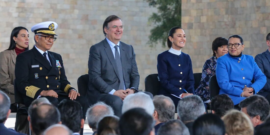 La Presidenta Sheinbaum con parte de su gabinete.