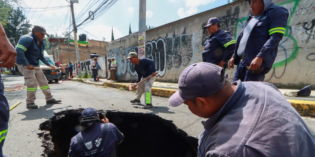 En la imagen de archivo, un socavón provocado por las lluvias en San Lucas Xochimanca, Alcaldía Xochimilco,