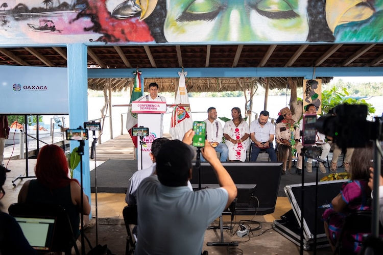 Autoridades estatales y municipales impulsan la realización de "La Rejunjuneada", la primera Guelaguetza Afro en Villa de Tututepec.