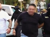 Agentes llevan hasta el Ministerio Público a dos sujetos aprehendidos.