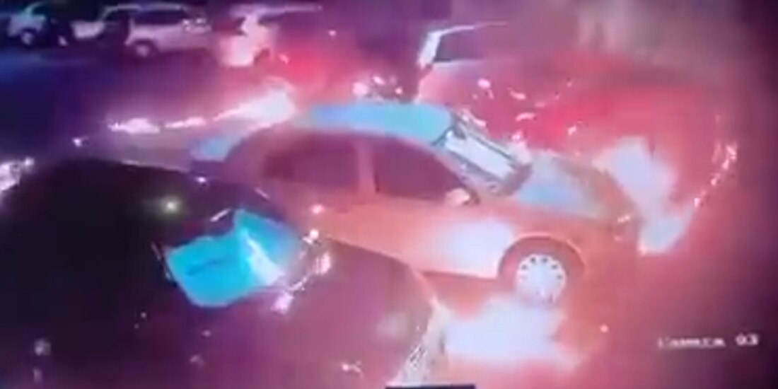 Automóviles fueron incendiados en Morelia por sujetos que no han sido identificados.