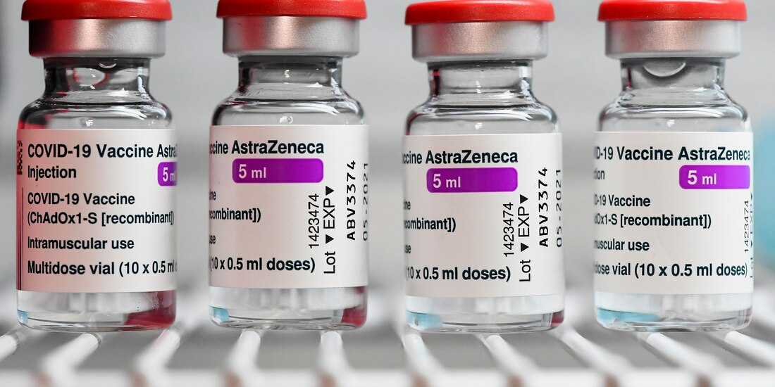 Detienen comercialización de la vacuna contra COVID-19 de AstraZeneca.
