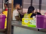 Vendedores en el Estadio Alfonso Lastras manipulando la cerveza