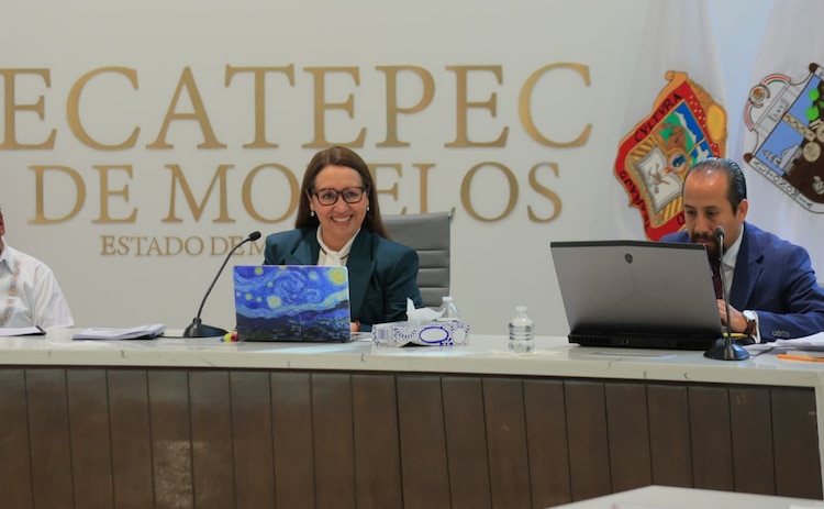 La alcaldesa Azucena Cisneros encabeza la sesión de Cabildo donde se aprobó el presupuesto histórico para infraestructura.