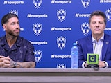 Sergio Ramos y el Tato Noriega en la presentación del español con Rayados