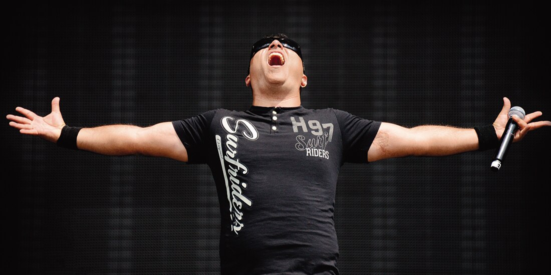 El vocalista de Coda, durante la edición 2014 del Vive Latino.