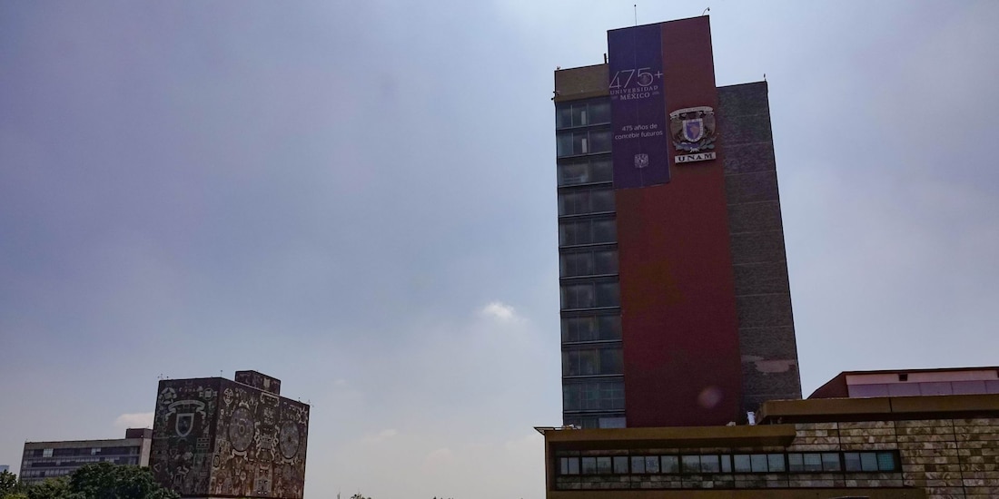 Torre de Rectoría de la UNAM en Ciudad Universitaria, en una fotografía ilusrtrativa.