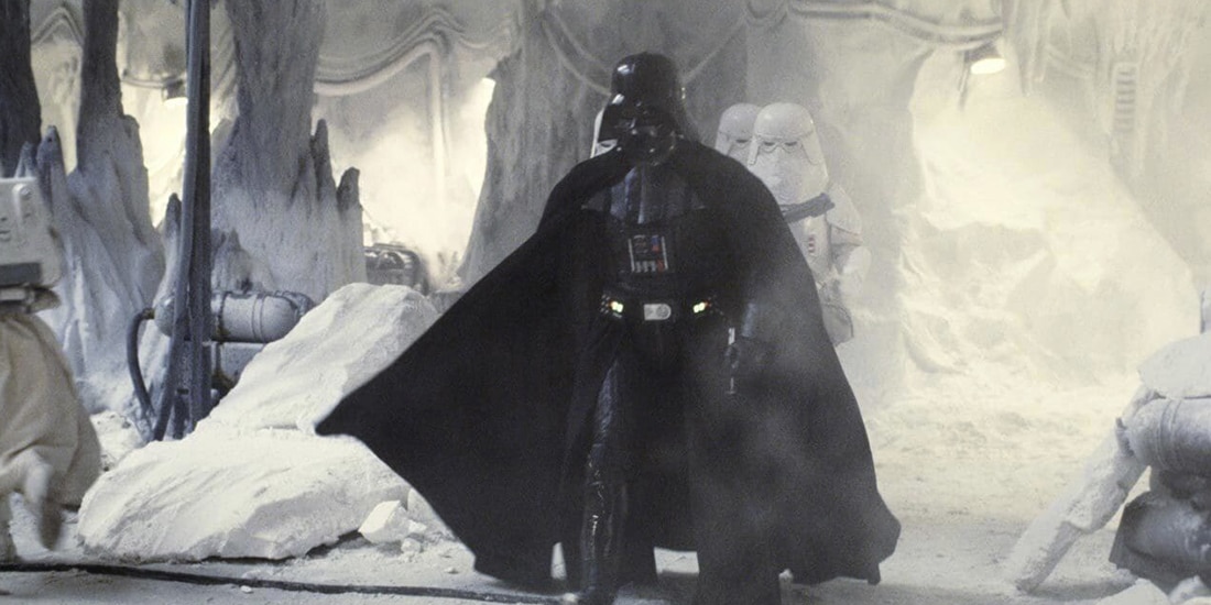 DARTH VADER, personaje de la película estrenada en 1980.