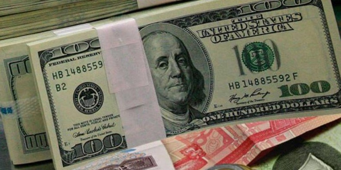 El peso mexicano cerró la jornada con una caída considerable debido al entorno global.