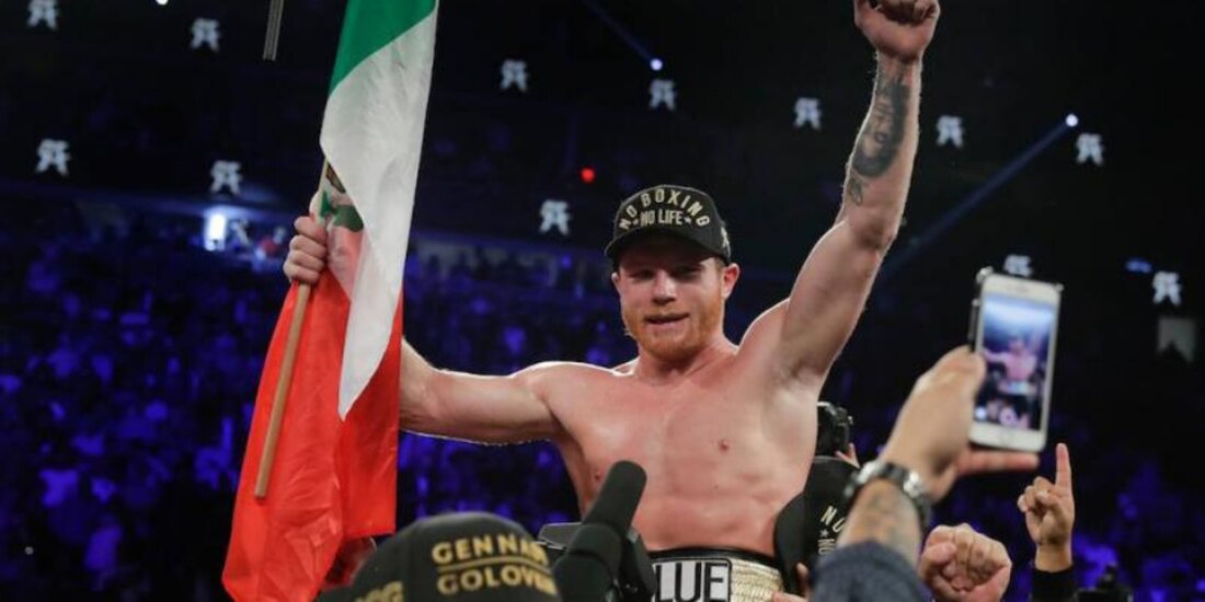 "Canelo" Álvarez celebra un triunfo.