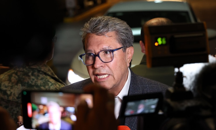 Ricardo Monreal, coordinador de Morena en la Cámara de Diputados, a su salida de la reunión en la que se discutió la reforma electoral.