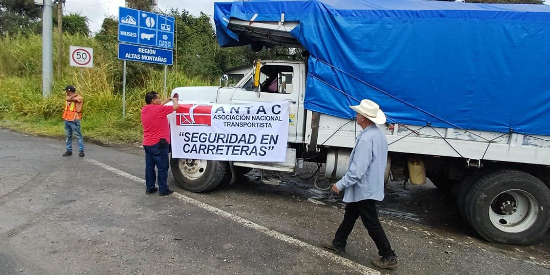 En imagen de archivo, transportistas pertenecientes a la ANTAC se manifiestan para exigir seguridad en carreteras