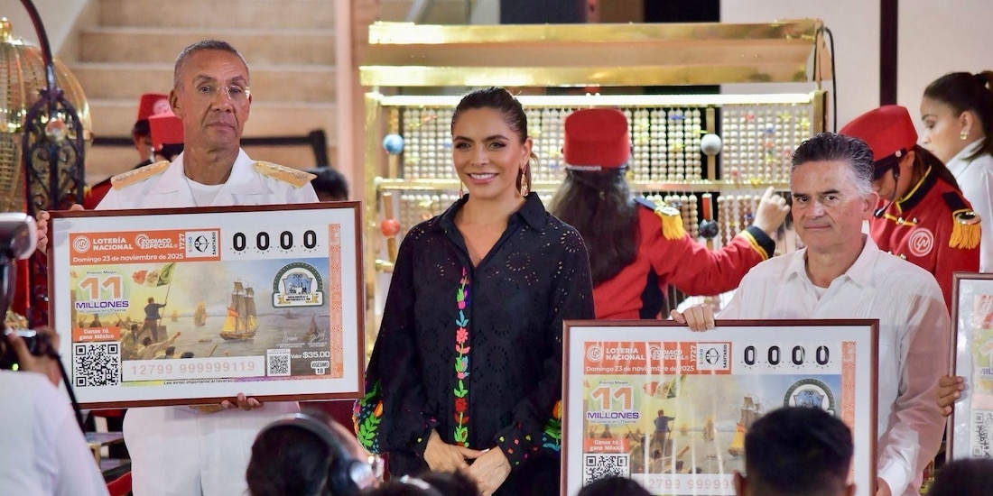 Al centro de la imagen, la directora general de Lotería Nacional, Olivia Salomón.