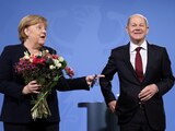 Asume Olaf Scholz Cancillería y el Bundestag le hace notar que hay unos zapatos grandes por llenar.