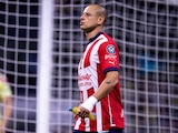 Javier Chicharito Hernández, de Chivas, en el duelo ante América en Concachampions