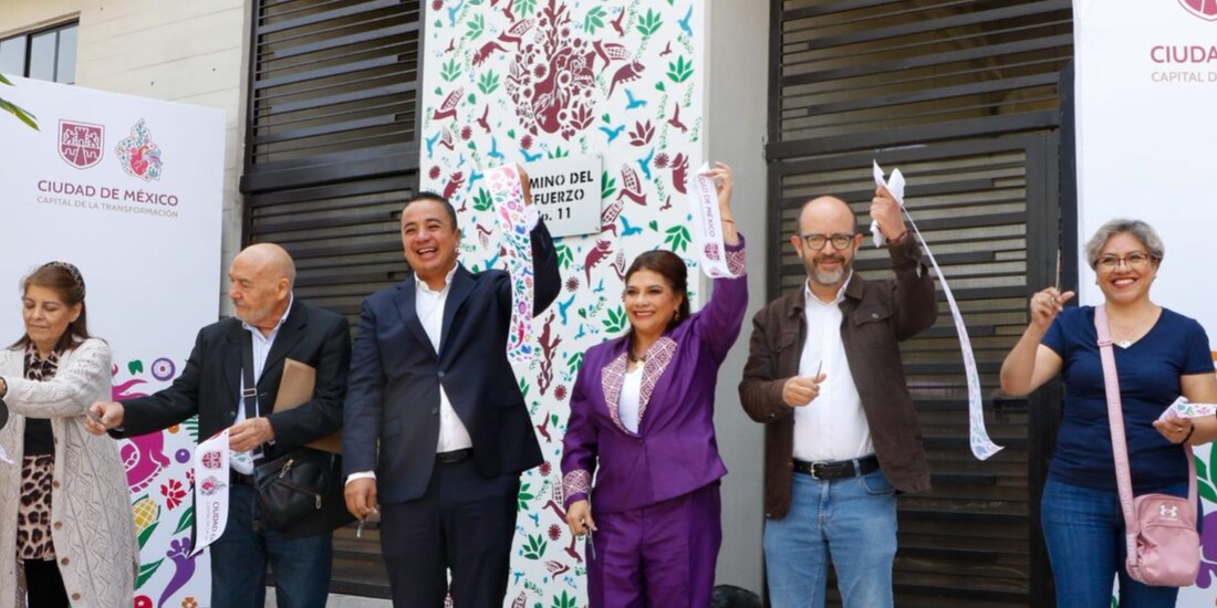 Clara Brugada, flanqueada por el alcalde de la GAM, Janecarlo Lozano, y el secretario de Vivienda, Inti Muñoz, ayer.