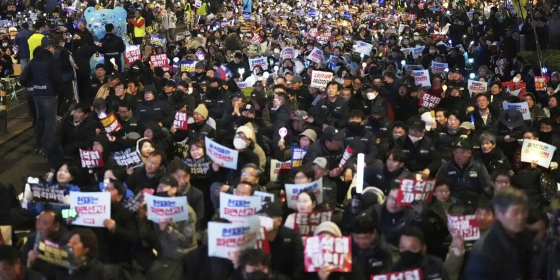 La Corte Constitucional de Corea del Sur destituyó al presidente Yoon Suk Yeol tras su fallido intento de resolver el estancamiento legislativo mediante la declaración de ley marcial y el envío de tropas al Parlamento.