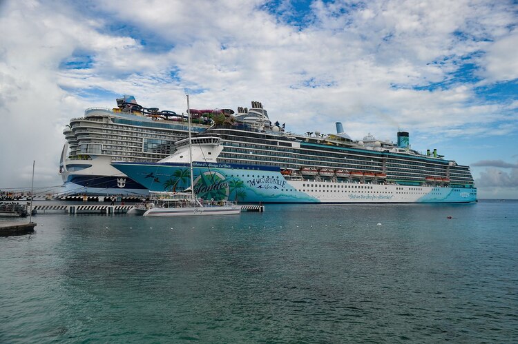 Cozumel se prepara para recibir casi 120 mil turistas durante la primera semana de 2025, marcando un inicio de año histórico.