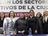 Clara Brugada llama a romper 'techos de cristal' que impiden el desarrollo de las mujeres empresarias.