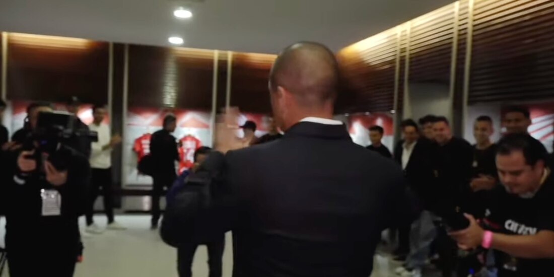 'Chicharito' Hernández da sus primeras palabras a sus compañeros de Chivas