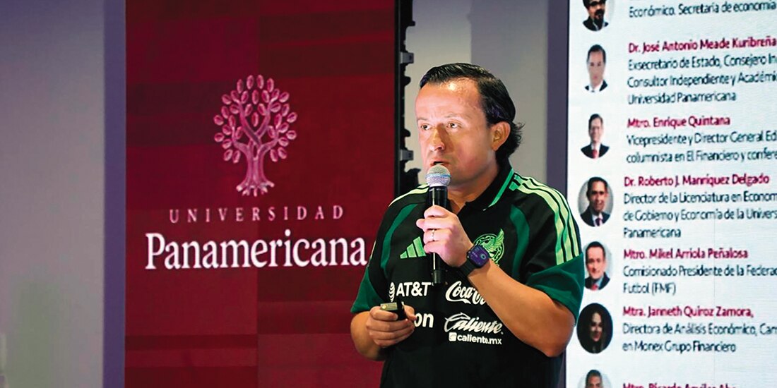 Mikel Arriola, comisionado de la Federación Mexicana de Futbol, ayer en la UP.