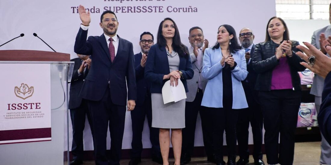 Martí Batres reabre tienda SuperISSSTE Coruña en la alcaldía Iztacalco, CDMX.