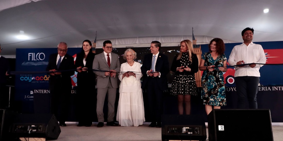 AUTORIDADES de la Filco y la autora Elena Poniatowska en la inauguración, ayer
