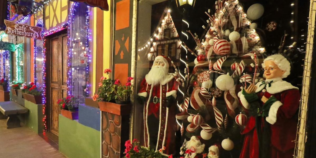 La exhibición comercial y la venta de adornos navideños se concentran en la edición 27 de la Feria de la Esfera.