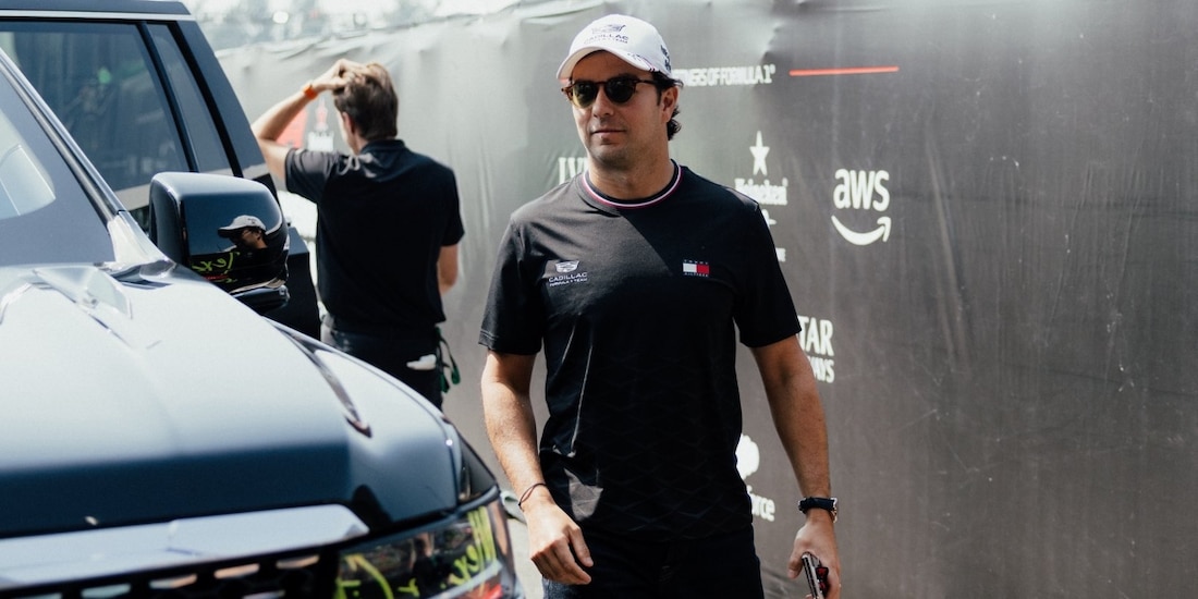 Checo Pérez llegando al Gran Premio de México de F1 2026