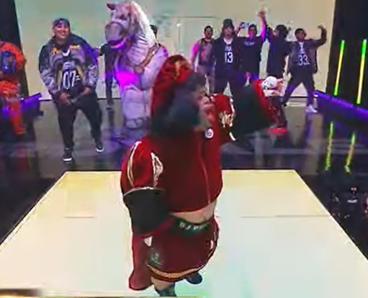 Bull Terrier disfrazado de "Lord Farquaad"