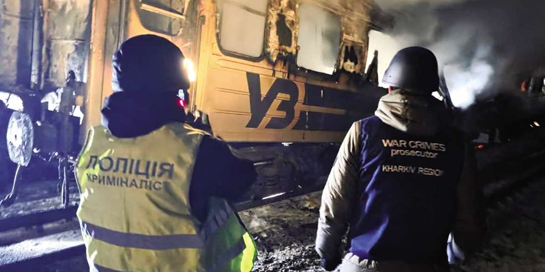 Un tren de pasajeros fue alcanzado por un ataque ruso en Jarkov, ayer.