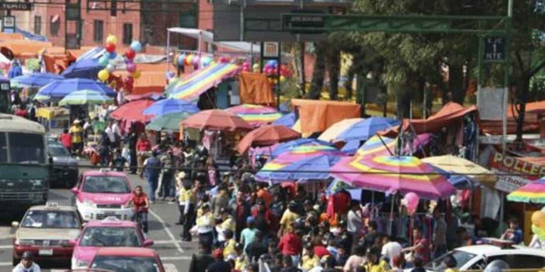 En la imagen, puestos ambulantes en la Ciudad de México