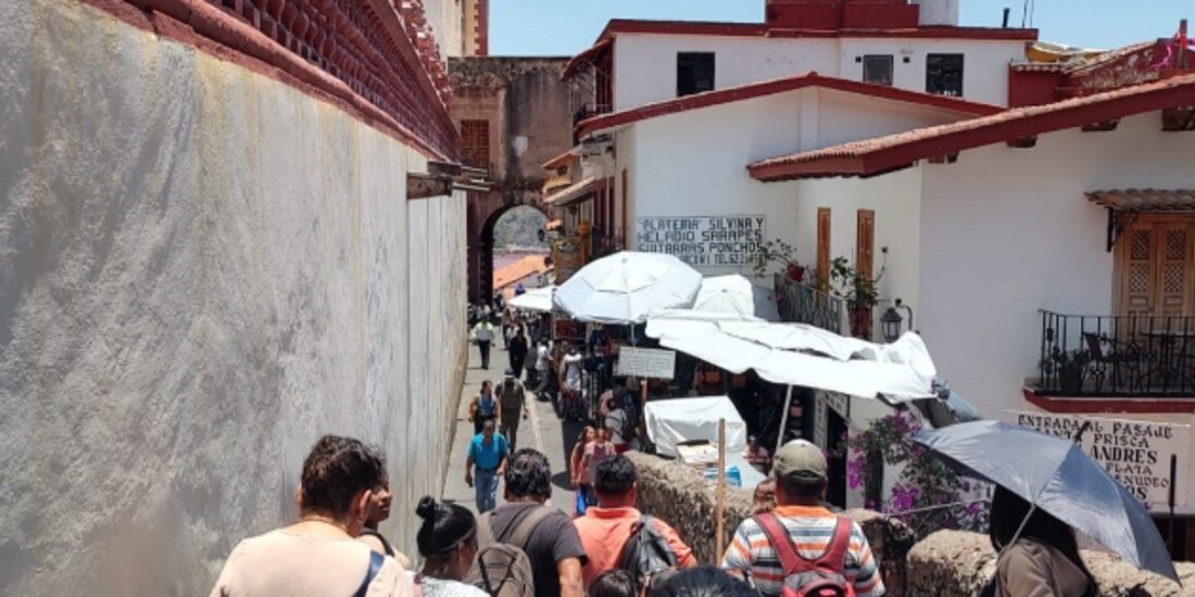 Turistas pasean por pueblos de Guerrero, este fin de semana.