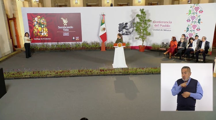 Conferencia en Palacio Nacional.